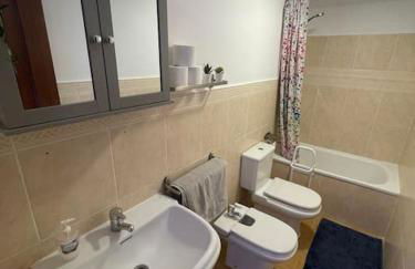 South facing 1 bed apartment, near beach - Photo 17