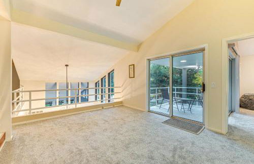 7 Mi to Skiing Lake George Home with Large Patio - Foto 34