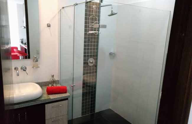 Luxurious Apartment in Front of the Chipichape Shopping Center - Photo 8