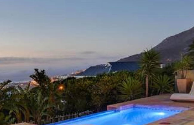 Secure Holiday Apartment w Private Pool Calico - Photo 35