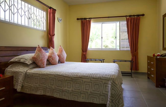 Surfers Self-Catering Chalets - Photo 4