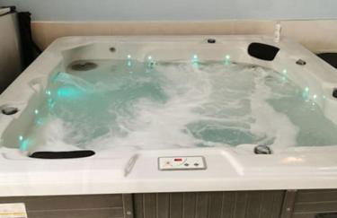 Couples Country Escape includes Private Indoor Pool and Hot tub in North Wales - Foto 19