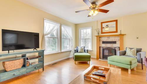 Family Home with Game Room and Decks in Etlan! - Foto 4