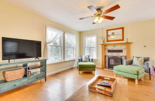 Family Home with Game Room and Decks in Etlan! - Foto 4