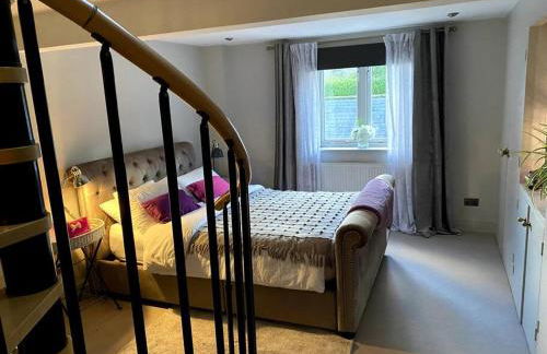 Historic Cotswold Chic Style for UK staycation - Photo 21