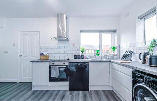 The Acacia Lodge - Beautiful & Modern 3-BR with FREE Parking - Perfect For Business or Work Stays by Parydise Properties - Foto 3