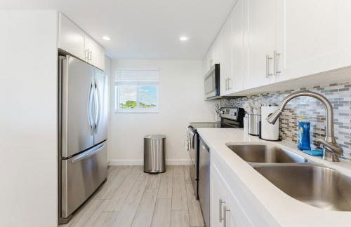 Modern Two Bedroom Suite with 2 King Beds Pool and Steps from the Beach - Foto 17