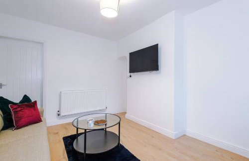 Comfy 3-BR Wirral Home | Free Parking & Wi-Fi - Foto 67