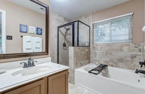 Pool & Spa! Whimsical Heart of The Woodlands - Foto 16