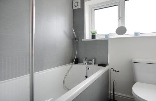 Chic Retreat Coastal Town Sleeps 4 - Foto 21