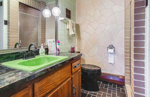 Waterfront Berry Lake Getaway with Sunroom! - Foto 24