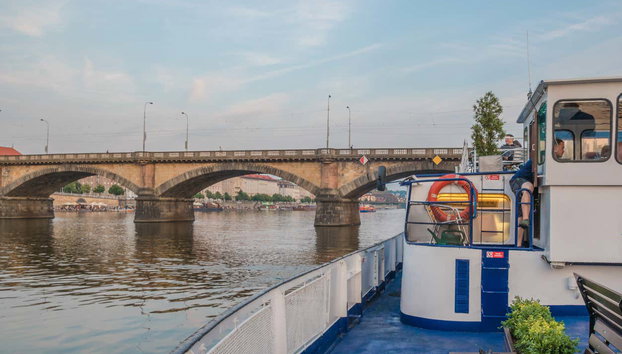 Passeio de barco pelo rio Moldava - Foto 5
