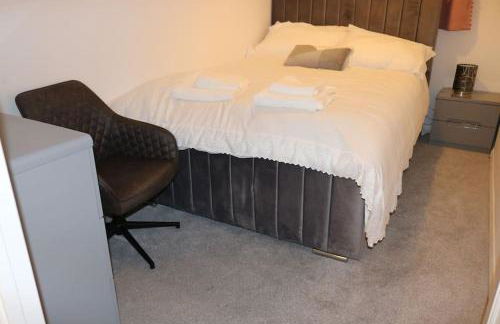 Entire -4 Bedrooms Detached House with Driveway - Foto 27