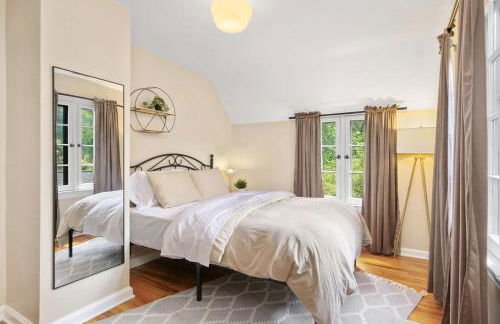 The Knocking Bird- Mins to CLE Clinic - Foto 2