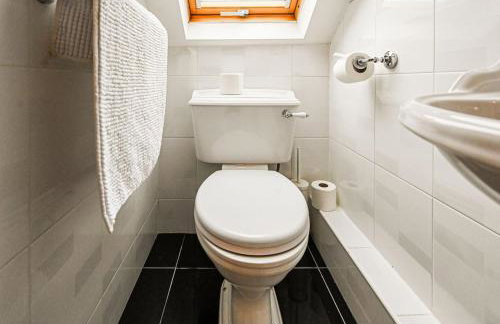 Premium Family Home with PS5 Console and Private Garden - Foto 19