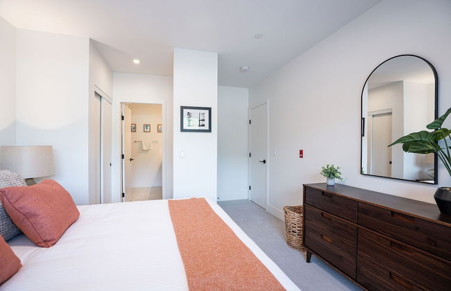 Huckin' Harry's by Revelstoke Vacations - Photo 9