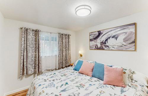 2 Mi to Campus! Family Home with Game Room in Eugene - Photo 15