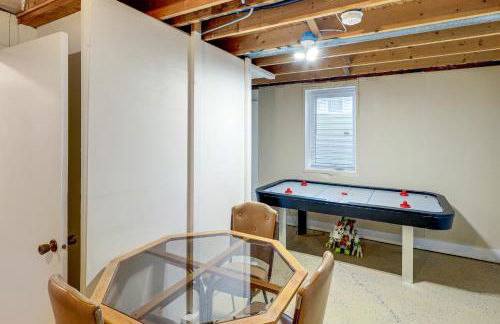 Bring the Family! Suburban Home with Yard in Omaha - Foto 22