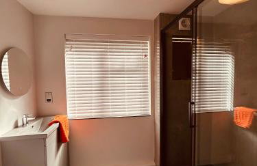 Modern Apartment Central Woodstock with Parking - Foto 8