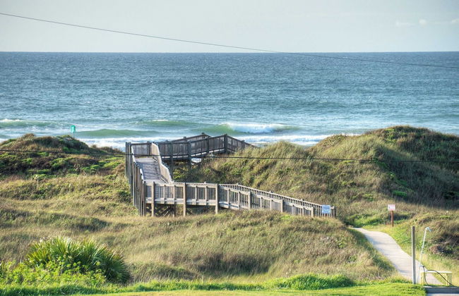 Oceanfront Condo w/ Private Balcony Pool + Tennis Bubbly Blew by Avantstay - Foto 26