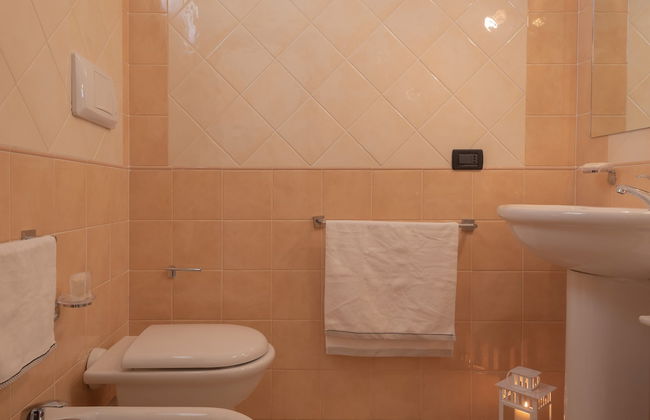 Stylish Residence Le Fontane 1 Bedroom Apartment Sleeps 3 Persons - Photo 16