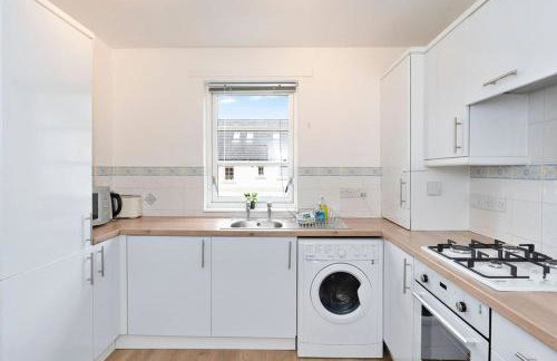GuestReady - Stylish Apt w/ Parking near Edinburgh - Photo 5
