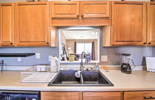 Family Home with Yard about 15 Mi to Downtown! - Foto 10