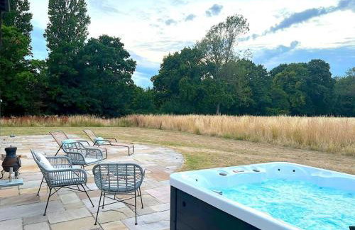 Secluded Barn Style Home With hot tub - Sleeps 12 - Foto 100