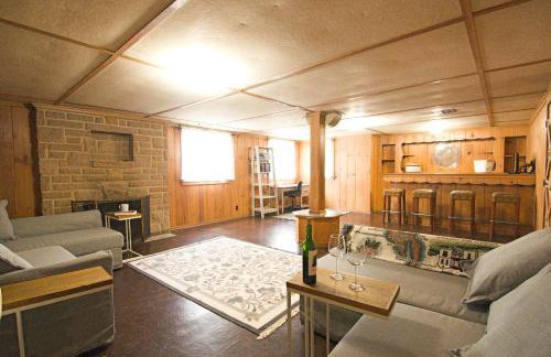 Spacious 5BR 2BA Home - Fenced Yard, BBQ, Fire Pit - Foto 13