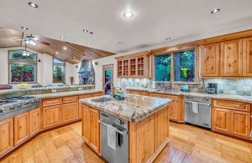 Tahoe Island Retreat Hot Tub & Game Room - Foto 9