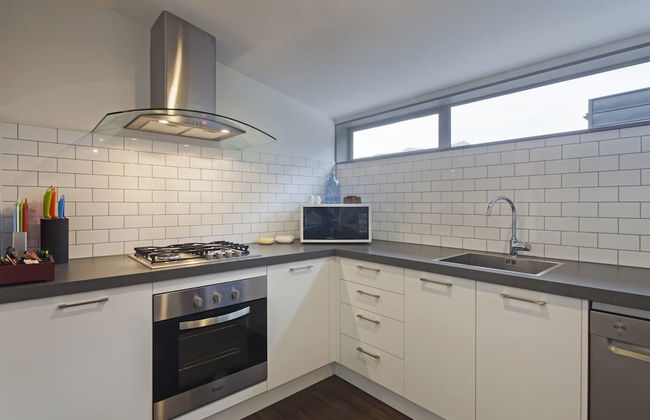 22 Hallenstein Apartments by Staysouth - Photo 18