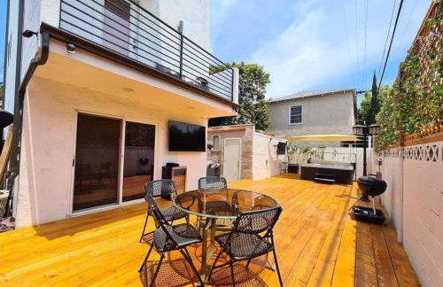 3 bedroom with Hot Tub and Video game console 10 minutes from Rodeo Drive Beverly Hills - Photo 2