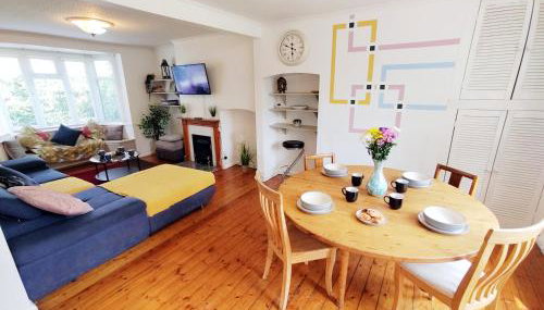 Epicsa - Corporate & Family Stay in 3 Bedroom House with Garden, FREE parking - Foto 4