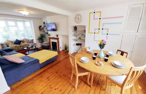 Epicsa - Corporate & Family Stay in 3 Bedroom House with Garden, FREE parking - Foto 4