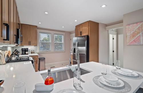 Cleveland Escape - Hot Tub - Karaoke Machine - Sleeps 12 - Foto 34