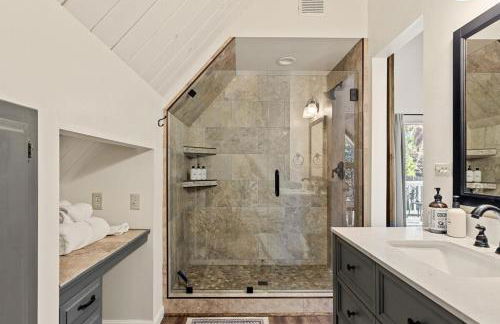 The Crown A-Frame Gated Central AC Lake Access - Foto 16