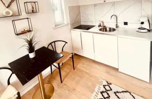 Ferienwohnung an der Uniklinik mit eigener Küche und renoviertem Badezimmer - Photo 13