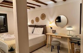 Akonelia - chora center - Photo 1