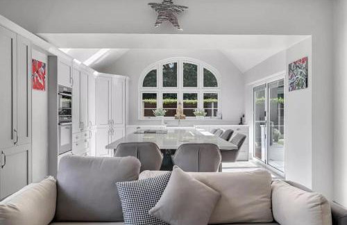 Luxury Detached House in Large Private Grounds, with Outdoor Jacuzzi and Sauna - Foto 30