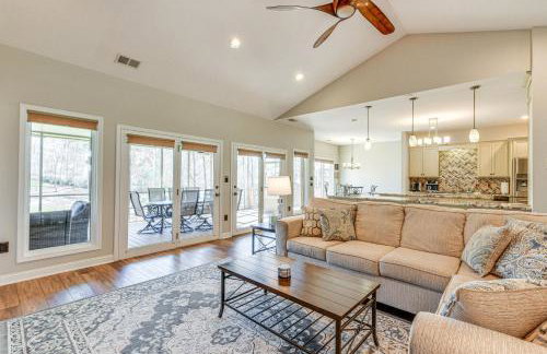 Lake Norman Retreat with Dock, Game Room and Hot Tub - Foto 6