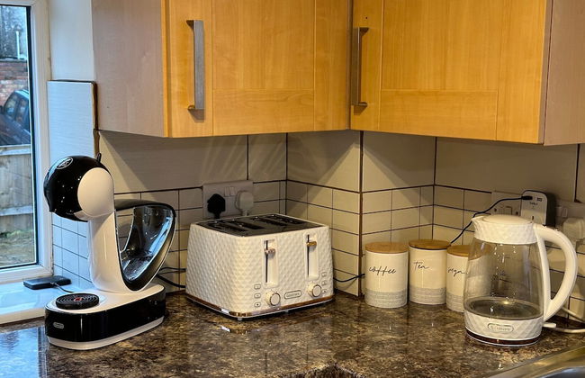 Orange Lilly in Stroud - Foto 11