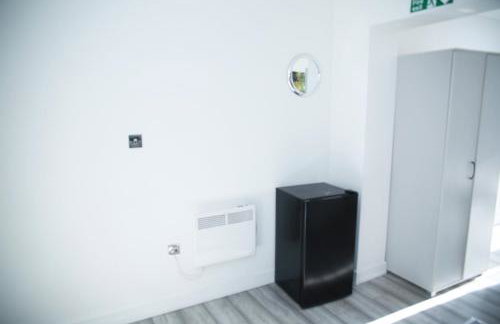 Central Harrow Cozy Apartment with free parking - Photo 15