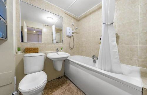 Self contained 1 bed flat next with free parking, adjacent to metro station also direct bus to O2 and Excel via Cable Car - Foto 3