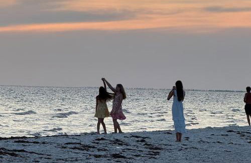 New 5BR Beach Access Heated Pool Free Golf Cart Game Rm - Foto 49