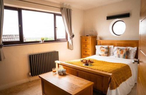 Dog-Friendly Country Home, Woodburner, Private Fields & Hot Tub! - Photo 79