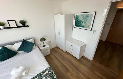 Two Bedroom City View Apartment Liverpool by StaySavvy Accommodation - Photo 62