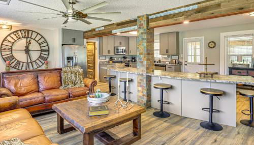 Fall and Football Vibes Titus Retreat with Game Room - Foto 5