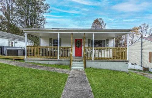 New River Gorge Cottage w Hot Tub, Fire Pit, Grill - Foto 18