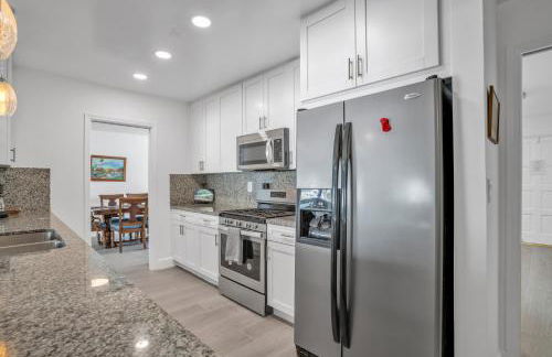 4 bd Near beach spacious solar heated pool waterfront home - Photo 27