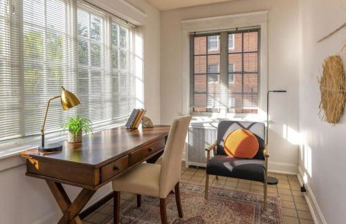 Hyde Park Comfort with Office Near Everything - Photo 10